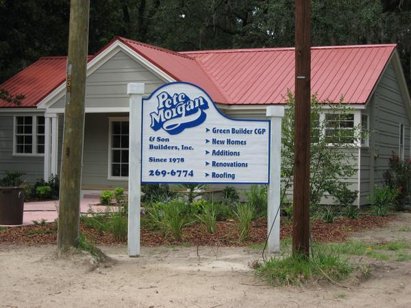 Custom-painted dimensional sign panel on cedar posts for Pete Morgan & Son Builders — Custom Graphics & Sign Designs, Jacksonville FL